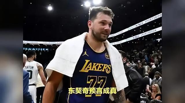 包含关键时刻表现如何？上场换人发挥关键作用，扭转被动！的词条