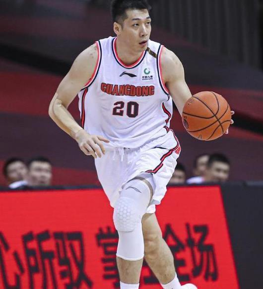 包含埃及篮球联赛新晋冠军产生，球员表现稳健可靠的词条