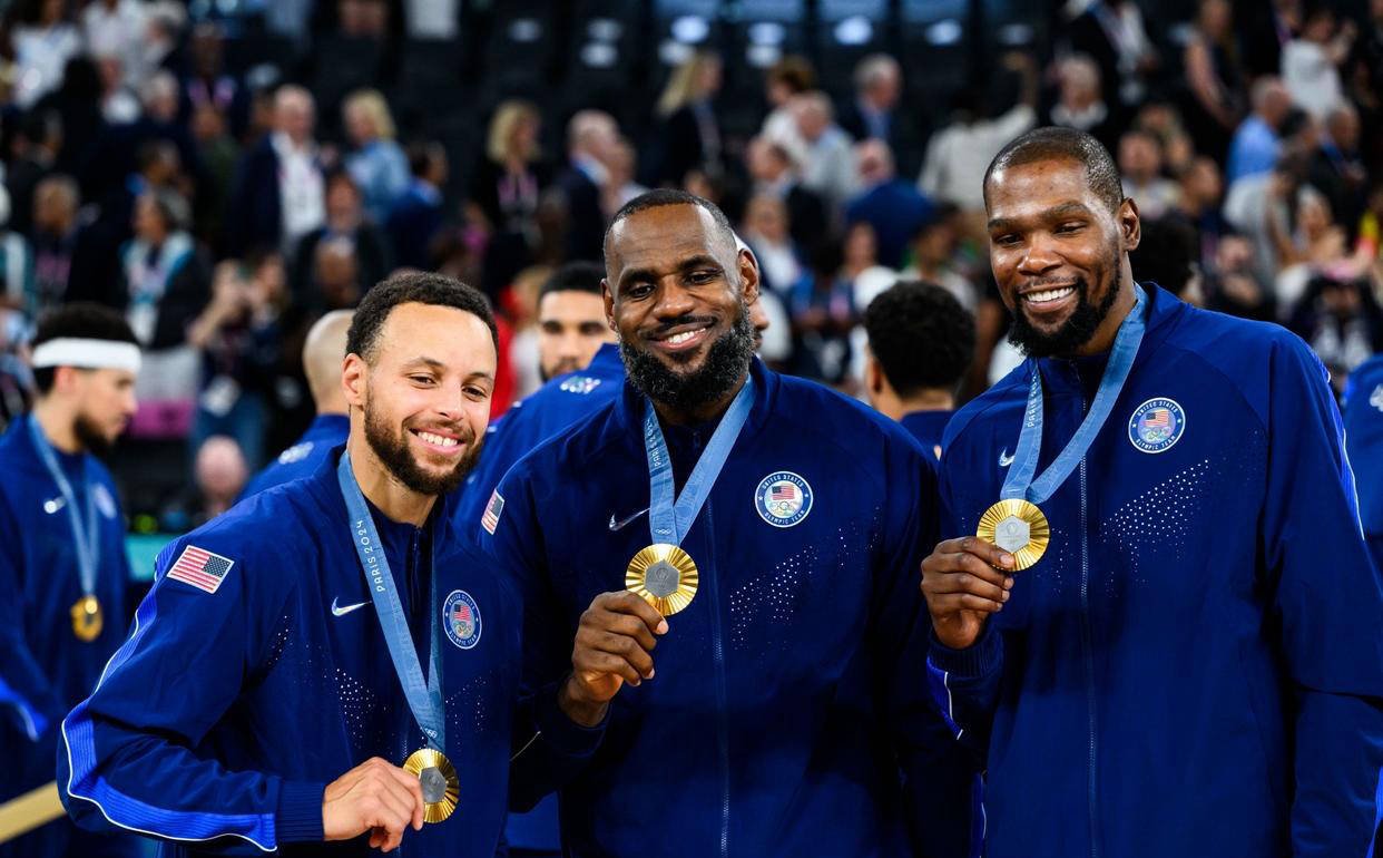 NBA明星集结参加全明星赛，赛场燃爆