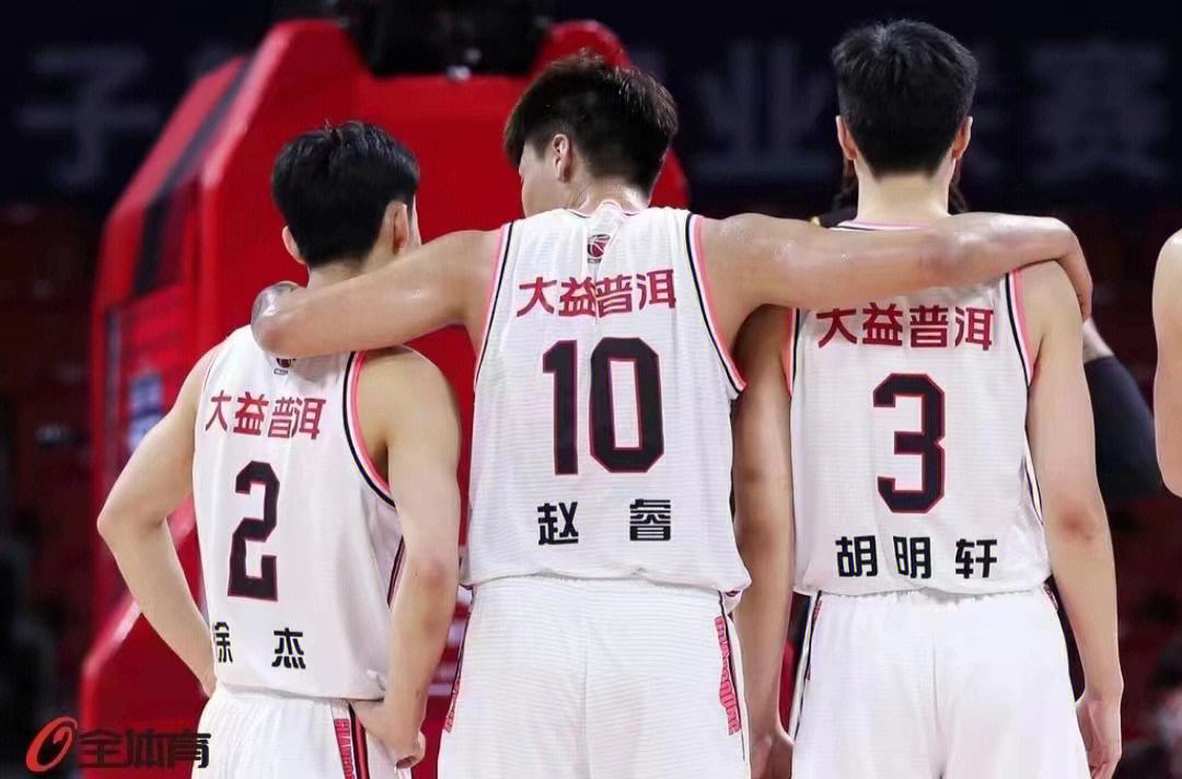 包含广东宏远队力争夺冠，壮志凌云再战球场的词条