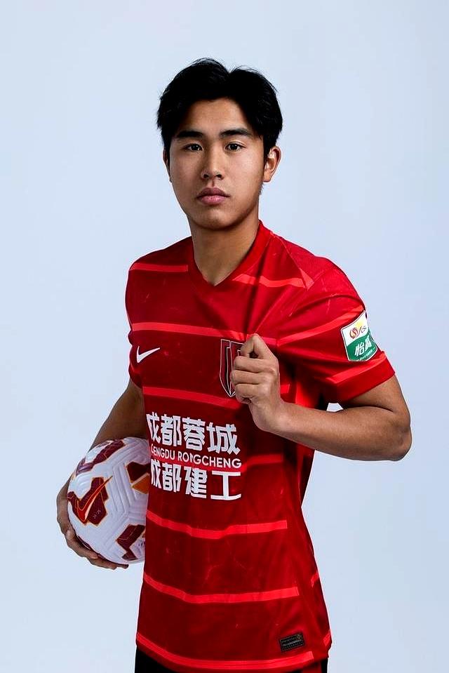 成都蓉城主场5-0深圳新鹏城感恩你们，最炽热的“第十二人”(成都蓉城球员名单)