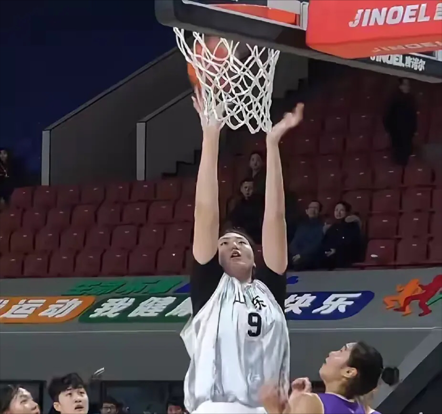 关于无解！张子宇8中8狂砍18分“双塔”组合登场奠定胜局的信息